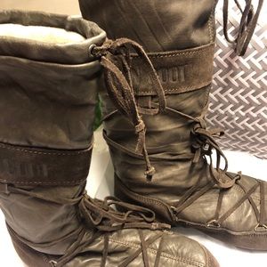 Moon Boots